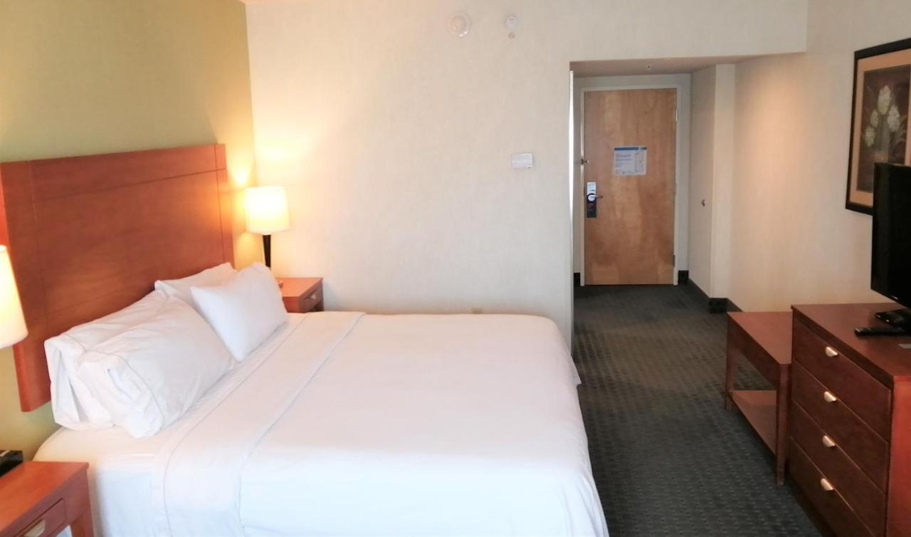 Holiday Inn Express & Suites Toluca Zona Aeropuerto By Ihg Esterno foto