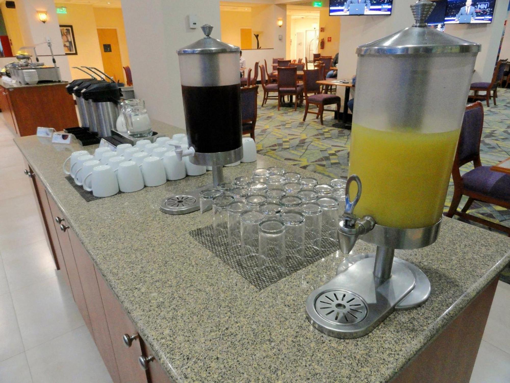 Holiday Inn Express & Suites Toluca Zona Aeropuerto By Ihg Esterno foto