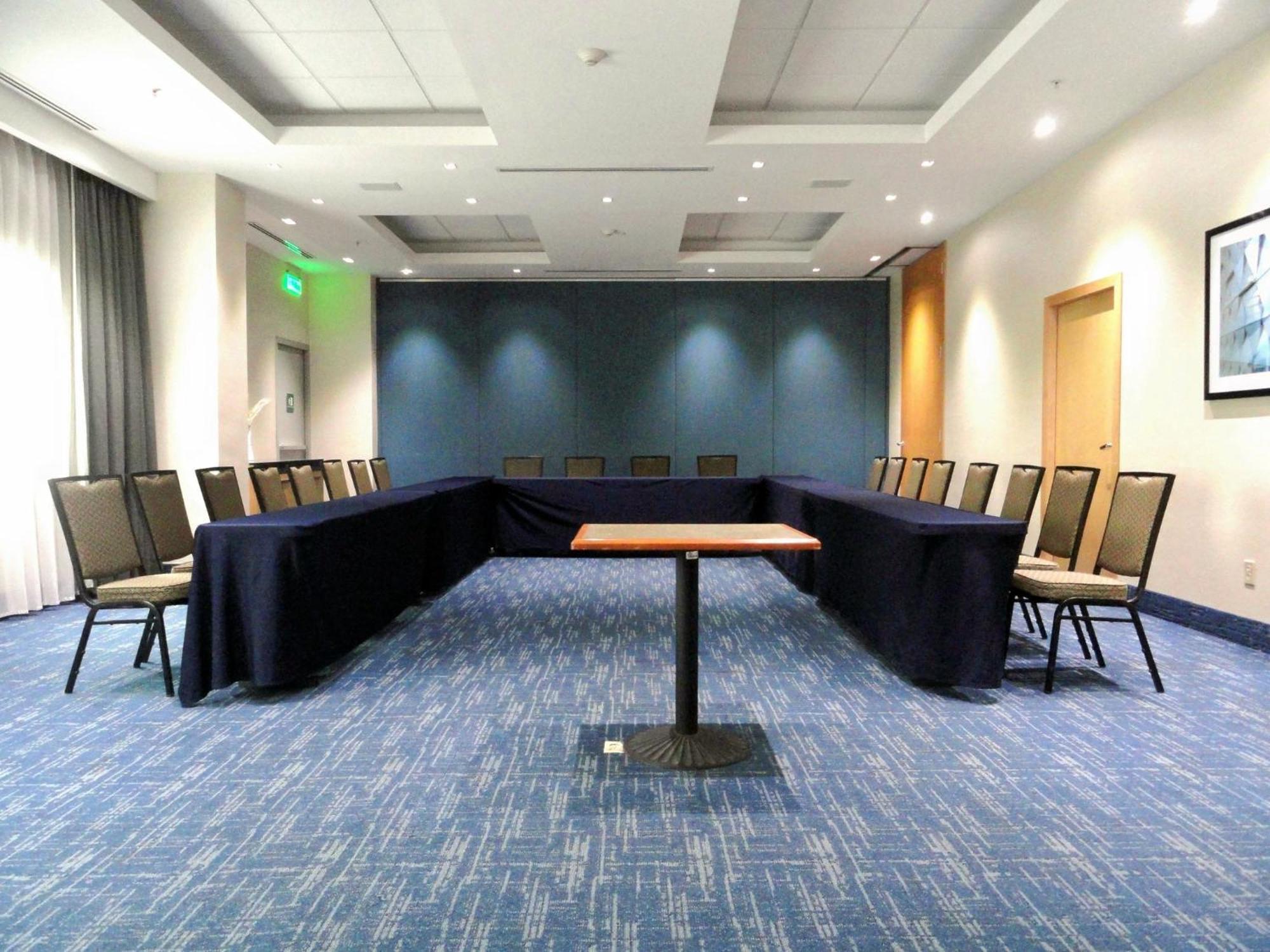 Holiday Inn Express & Suites Toluca Zona Aeropuerto By Ihg Esterno foto