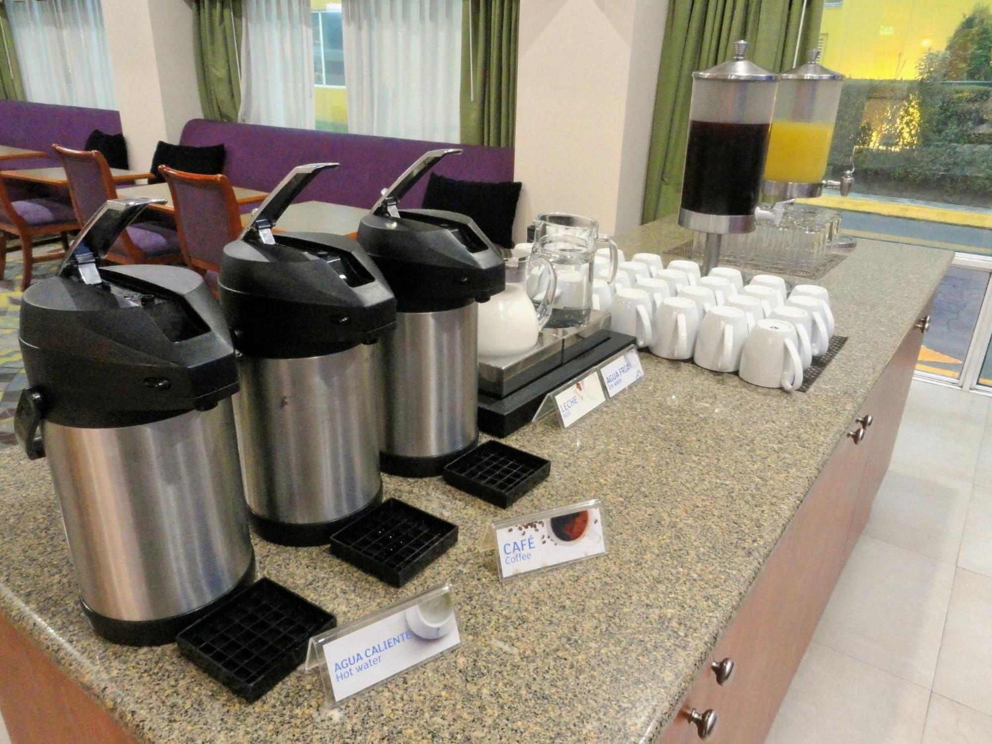 Holiday Inn Express & Suites Toluca Zona Aeropuerto By Ihg Esterno foto